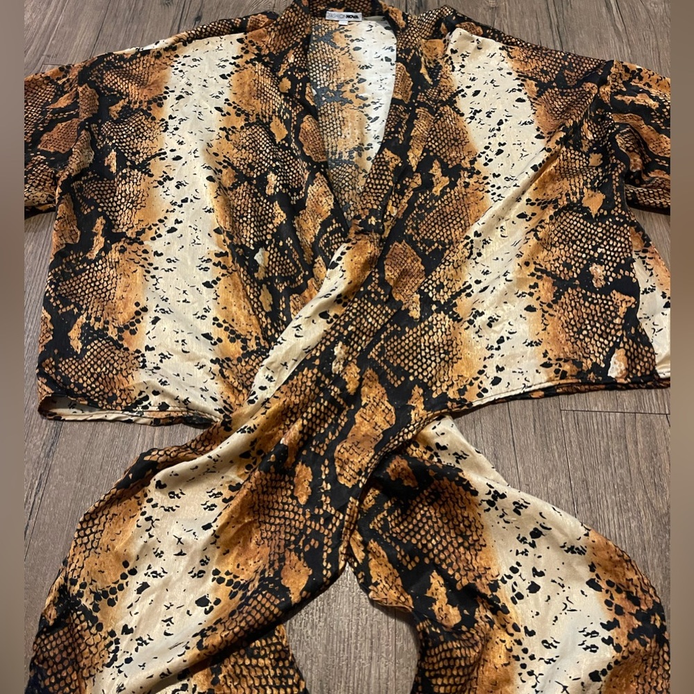 Snake Skin Print Top - Picture 3 of 4